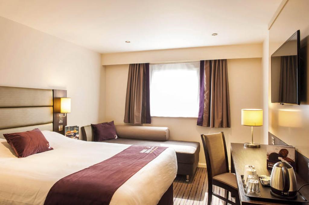 Premier Inn London Бекслихийт Екстериор снимка