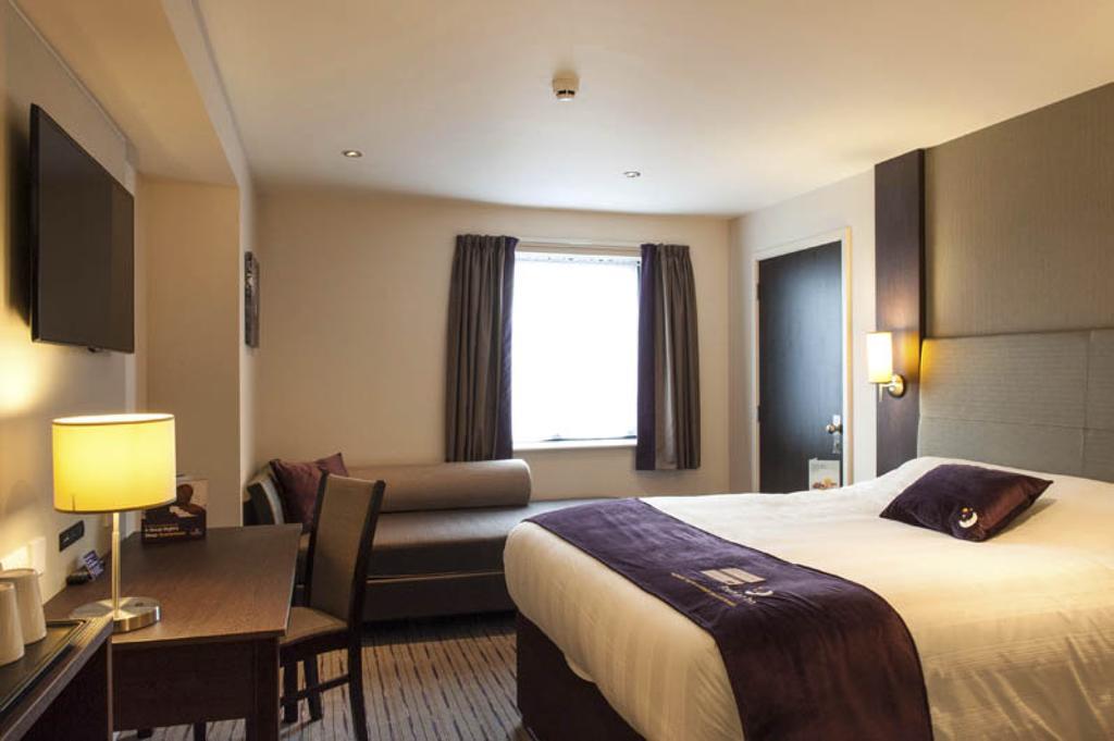 Premier Inn London Бекслихийт Екстериор снимка