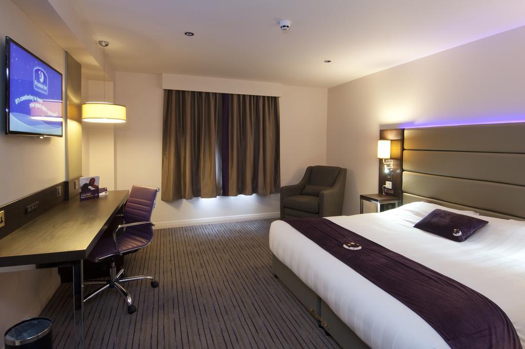 Premier Inn London Бекслихийт Екстериор снимка