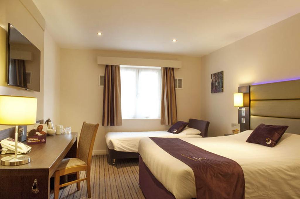 Premier Inn London Бекслихийт Екстериор снимка