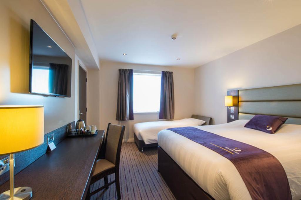 Premier Inn London Бекслихийт Екстериор снимка