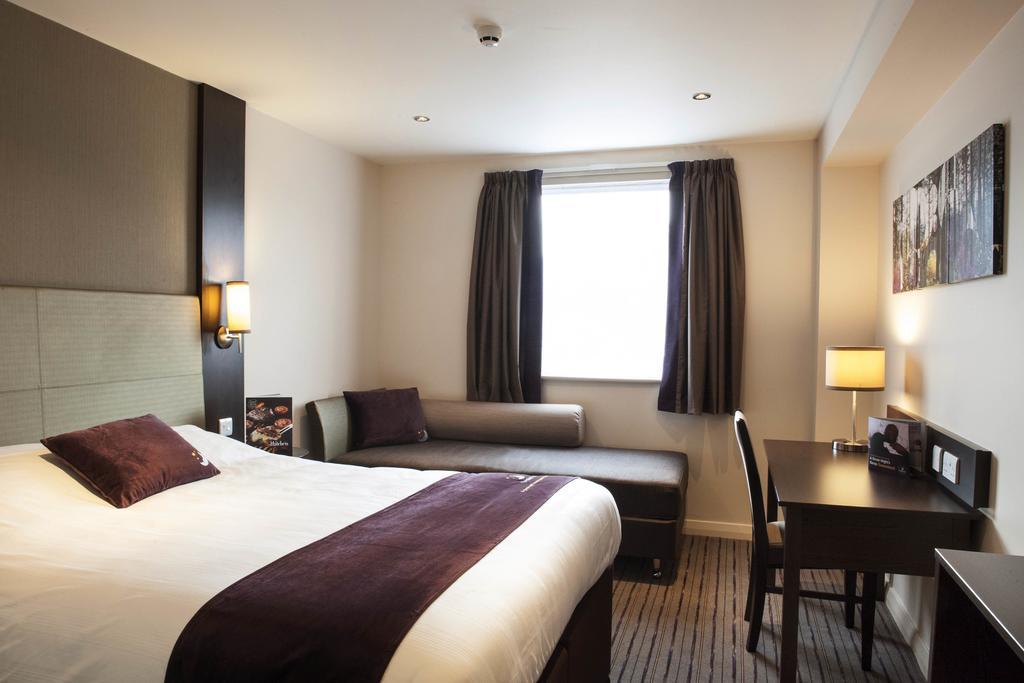 Premier Inn London Бекслихийт Екстериор снимка