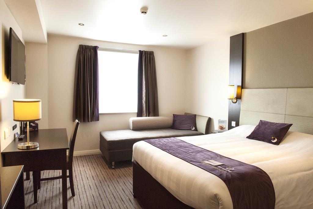 Premier Inn London Бекслихийт Екстериор снимка