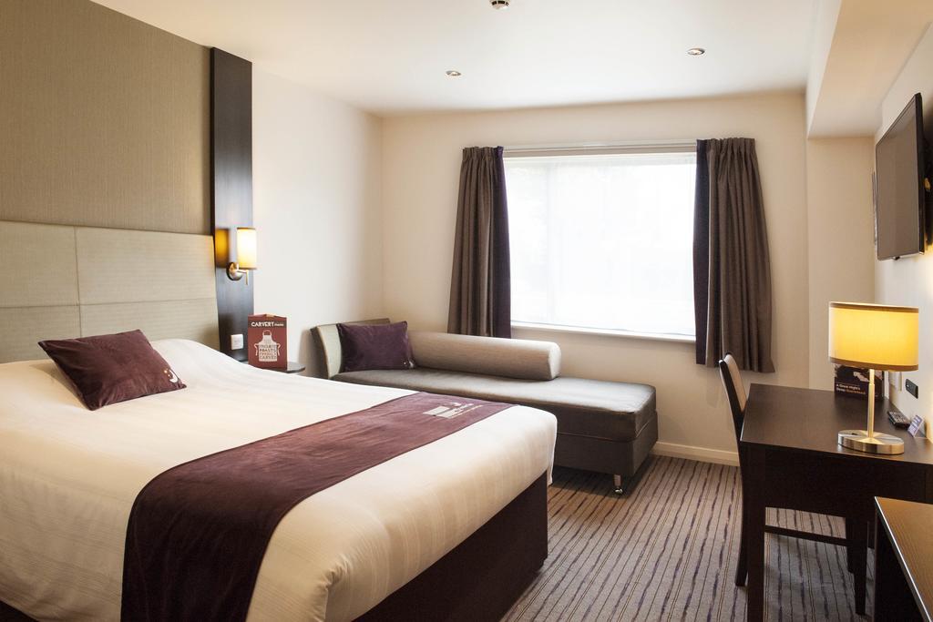 Premier Inn London Бекслихийт Екстериор снимка