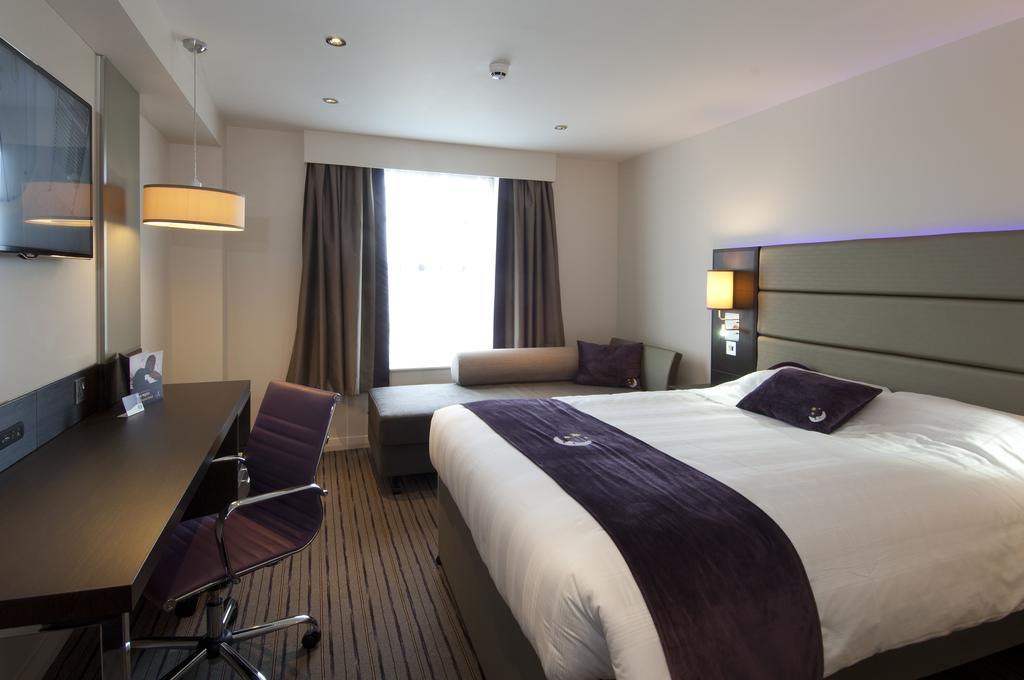 Premier Inn London Бекслихийт Екстериор снимка