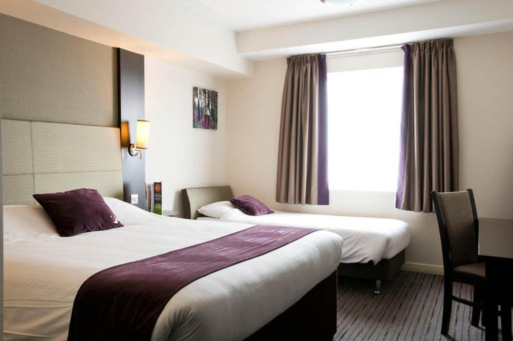 Premier Inn London Бекслихийт Екстериор снимка