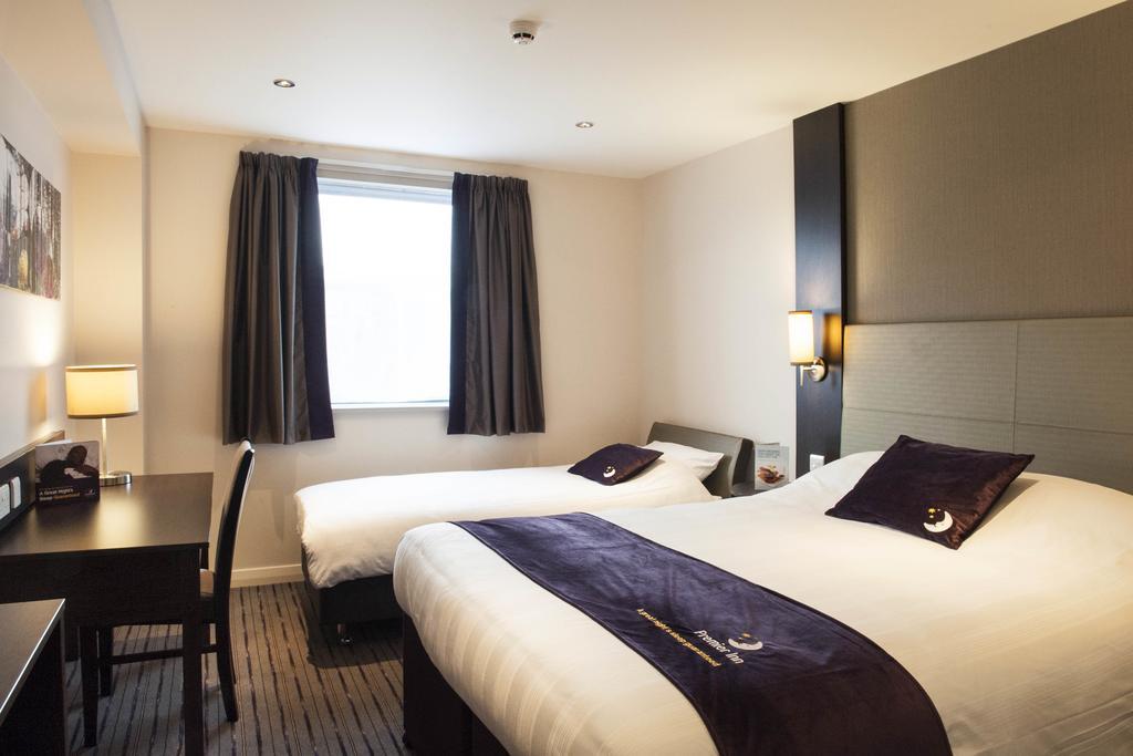 Premier Inn London Бекслихийт Екстериор снимка