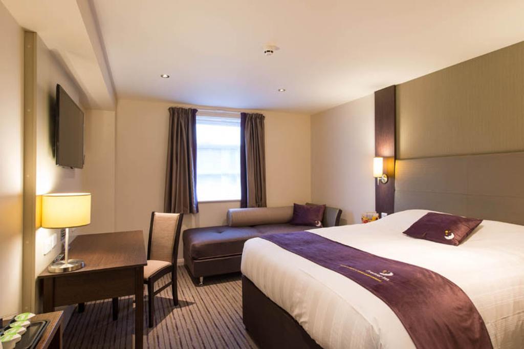 Premier Inn London Бекслихийт Екстериор снимка